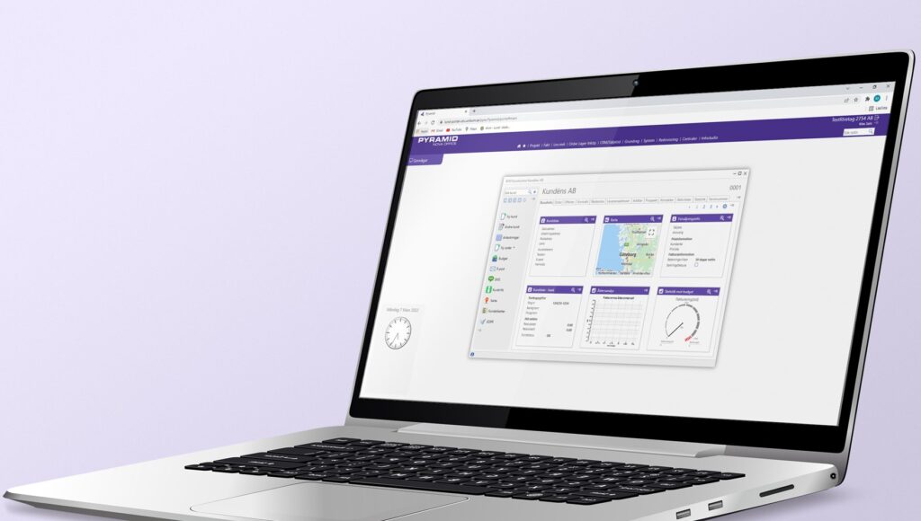 Laptop som visa visualisering av Nova Office i Pyramids affärssystem.